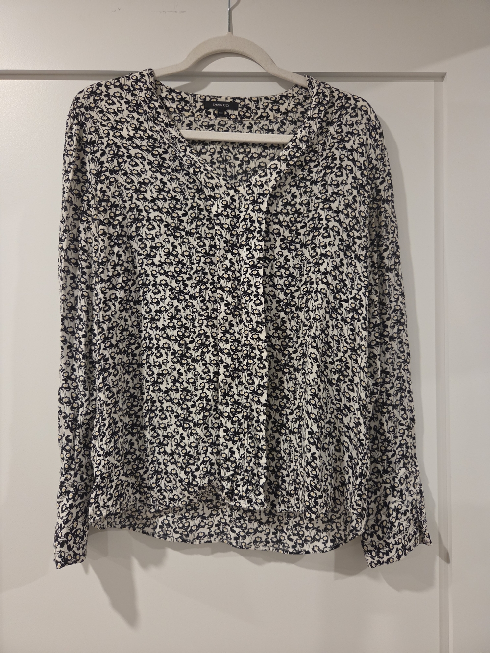 RW&CO. Black and White Floral Button-Front Blouse